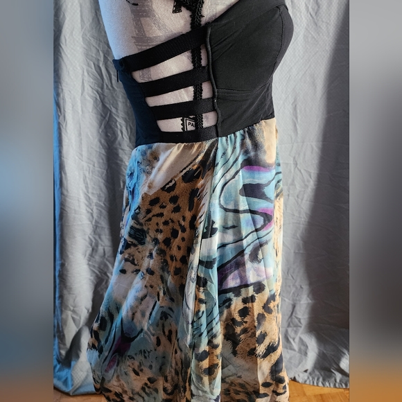 Multi Tone Pattern Strapless Dress - Picture 4 of 5